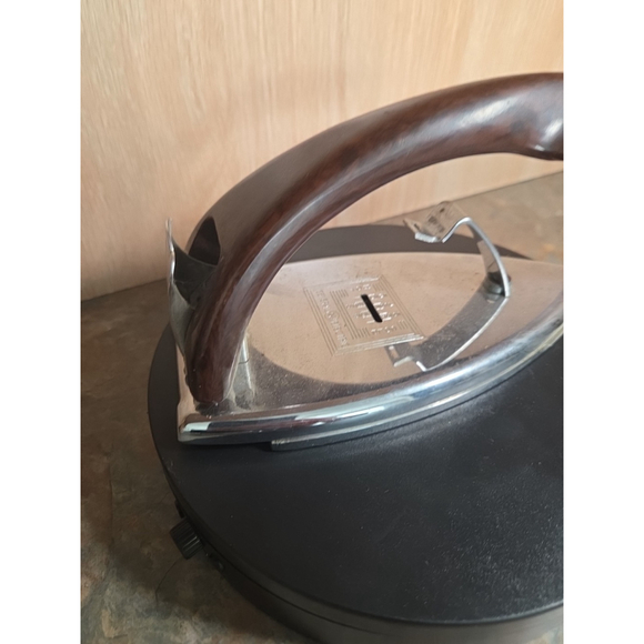 VINTAGE General Electric Automatic 375 WATT Travel Iron No.139F18 - Picture 4 of 11